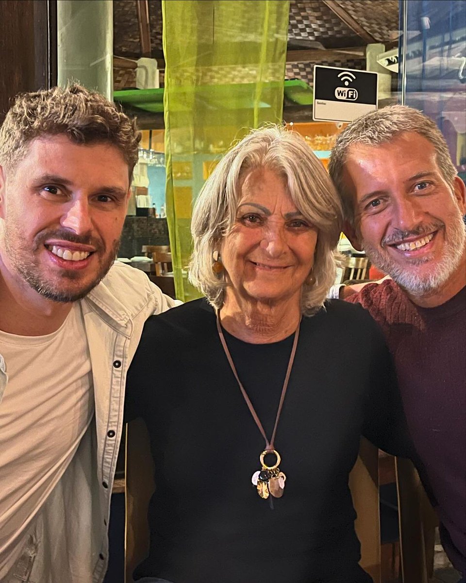 portalbrunor1's tweet photo. 🆕️ | Bruno Rezende (Bruninho) com sua mãe Vera Mossa, na companhia da sua madrinha Eliane Frick e família, na noite de ontem no Rio de Janeiro.

📸  elianefrick via Instagram | Feed https://t.co/AfxJUGjc9N