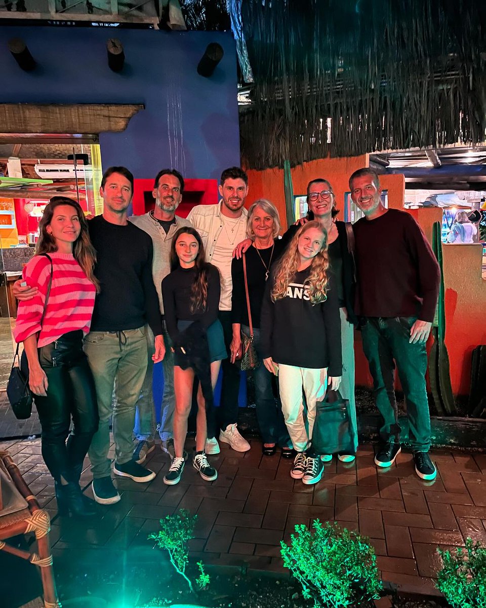 portalbrunor1's tweet photo. 🆕️ | Bruno Rezende (Bruninho) com sua mãe Vera Mossa, na companhia da sua madrinha Eliane Frick e família, na noite de ontem no Rio de Janeiro.

📸  elianefrick via Instagram | Feed https://t.co/mDHRHFXoAo