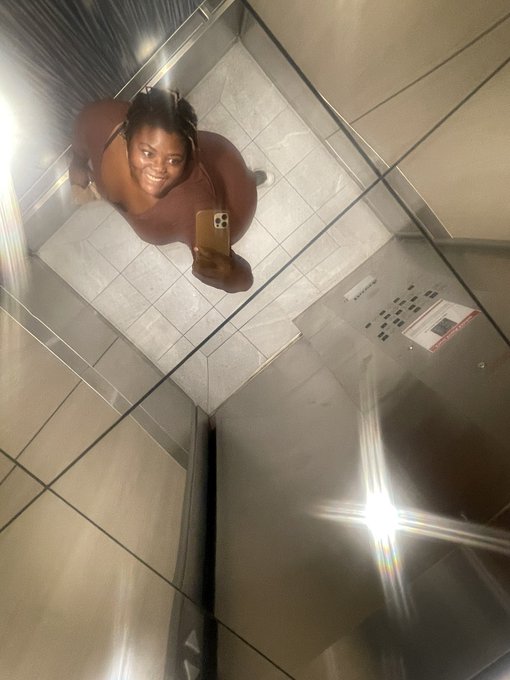 I love a good Mirror on the ceiling moment https://t.co/CGYSS8j0s3