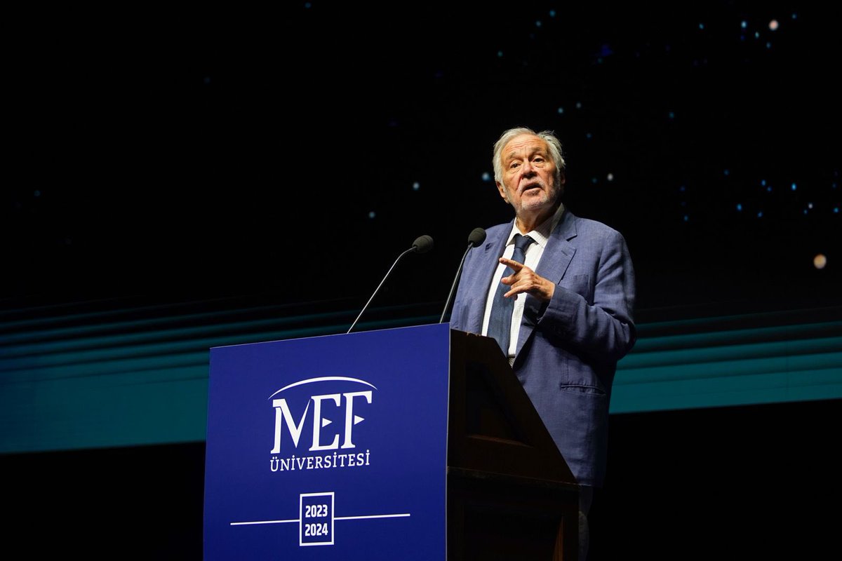 MEFuniversitesi's tweet photo. Mezunlarımıza “Son Dersi” veren MEF Hukuk Fakültesi Hocamız Prof. Dr. İlber Ortaylı’ya çok teşekkür ederiz. 💙♥️ 🎓👩🏻‍🎓🧑🏼‍🎓👨🏻‍🎓
#MEFuniversitesi #MEFtemezuniyetheyecani #MEF24 #MEFliOlmak #MEFmezuniyet #İyikiMEF https://t.co/yEExUx6pow