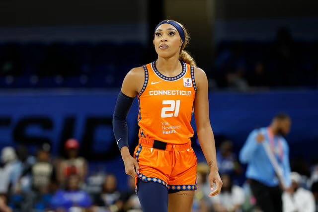 #WNBA

➡️ DiJonai Carrington +12,5 points (Connecticut Sun) @ 1,87 / 1,50%

vs. Phoenix Mercury

📲 t.me/+Z29f6zRTAnszZ…