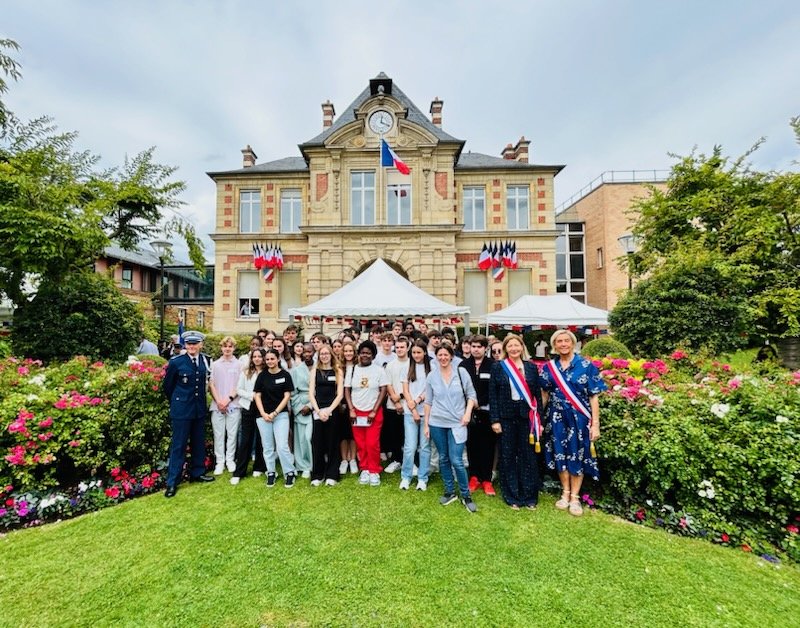 npouzyreff78's tweet photo. A #StGermainEnLaye, #LePecq et #CarrièresSousPoissy pour célèbrer ensemble la #FêteNationale.
Vive la République
Vive la France 🇨🇵 https://t.co/QYTUdloqQI