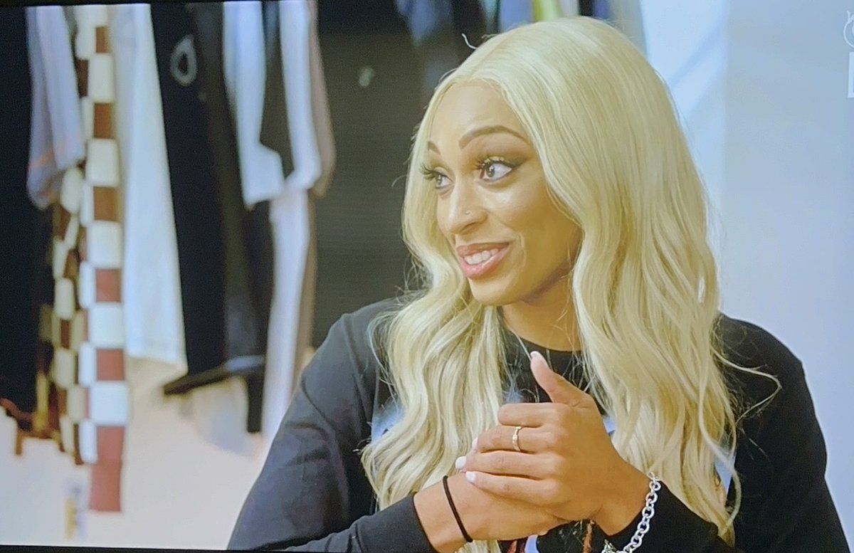 _AuntieNay's tweet photo. Love her. #WNBAOffDay https://t.co/CCR9cfqhza