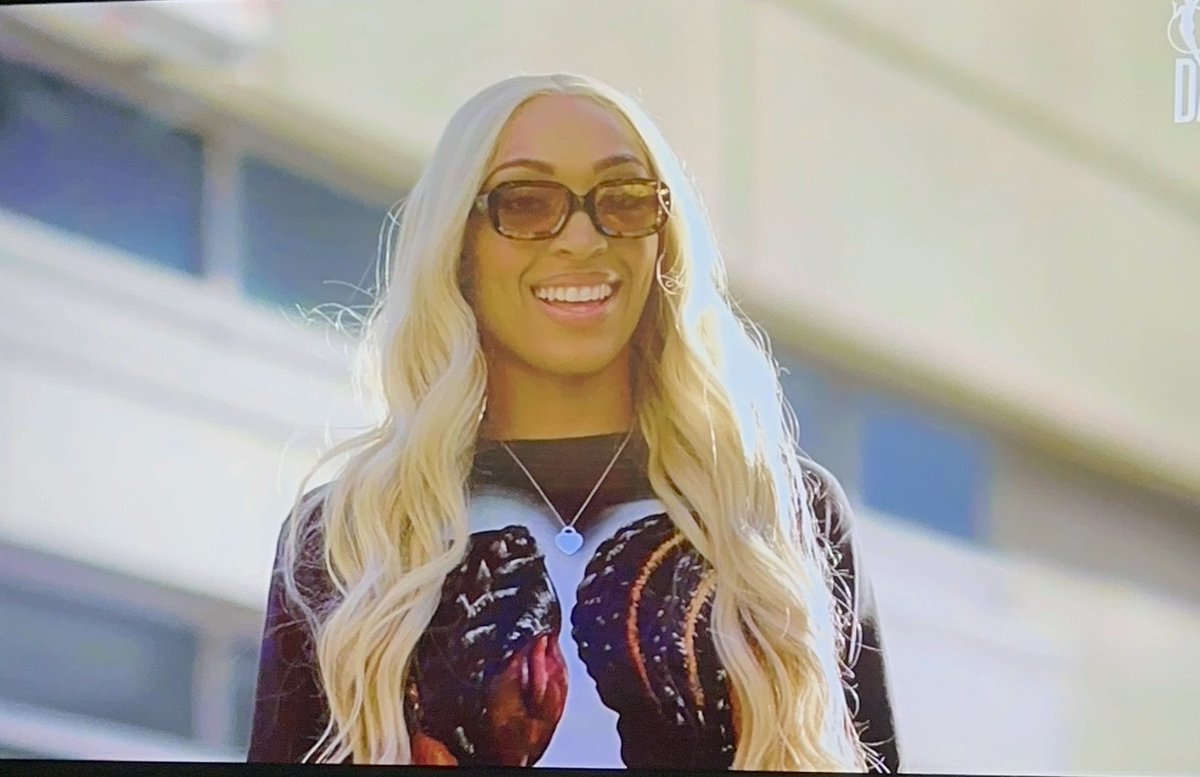 _AuntieNay's tweet photo. Love her. #WNBAOffDay https://t.co/CCR9cfqhza