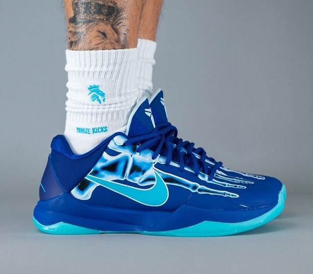 JustFreshKicks's tweet image. ON FOOT LOOK: Nike Kobe 5 Protro “X-Ray” 🩻☠️ bit.ly/3xczahY
