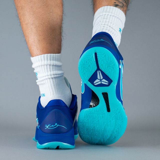 JustFreshKicks's tweet image. ON FOOT LOOK: Nike Kobe 5 Protro “X-Ray” 🩻☠️ bit.ly/3xczahY