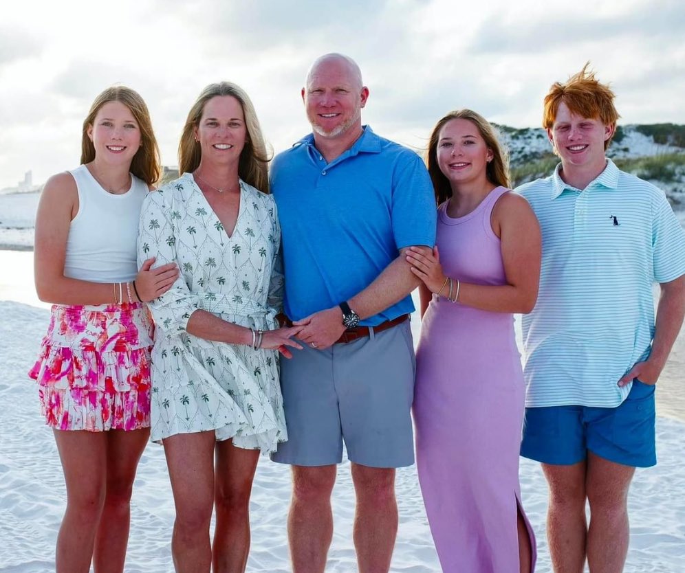 RickKarle's tweet image. Former @AlabamaFTBL &amp;amp; @GeorgiaFootball assistant coach Scott Cochran comes clean:

"I was a drug addict &amp;amp; no one knew it."

How the "Yeah, Yeah, Yeah, Yeah" guy is helping others who are facing addiction:

facebook.com/RickKarle/post…

#yeahyeahyeahyeah
#ScottCochran

📸 Scott Cochran