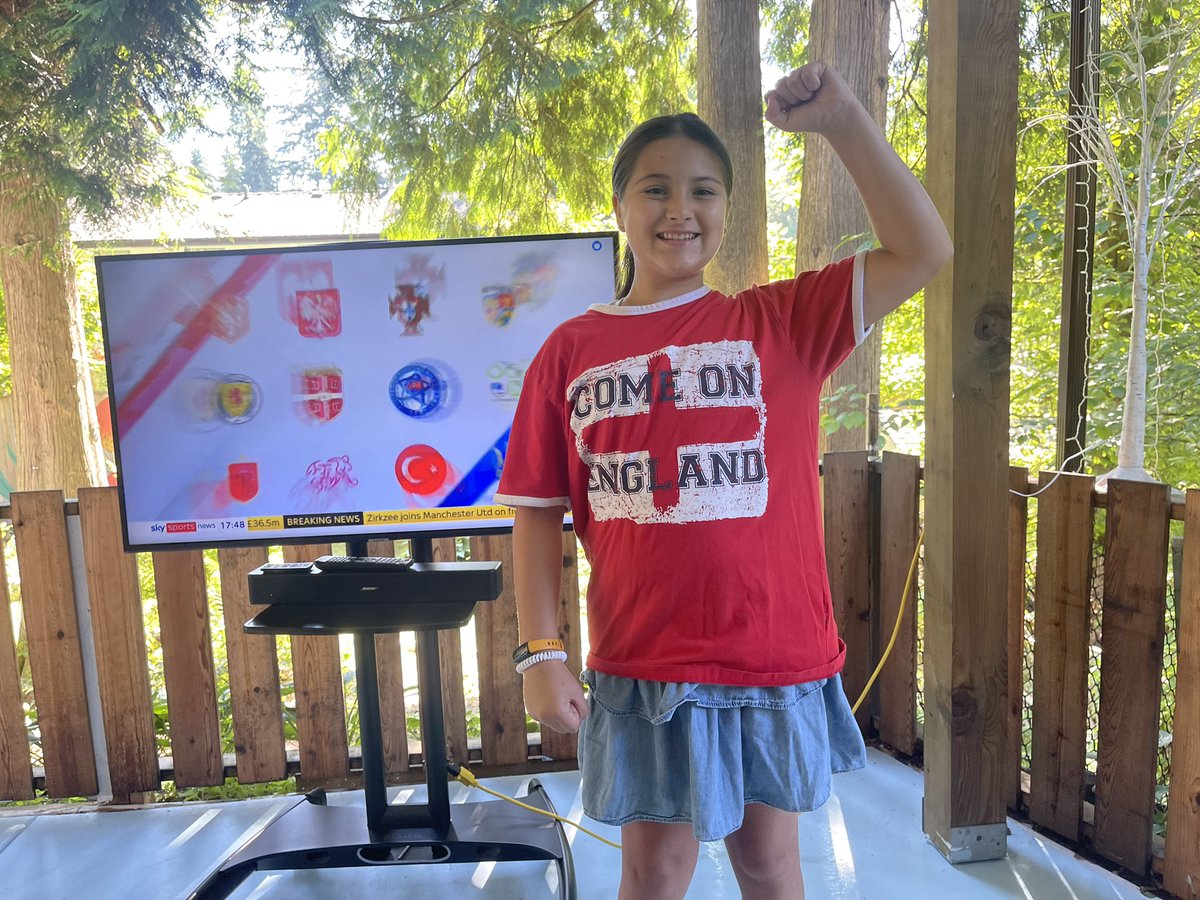 VictorBMata's tweet photo. #SSNThreeLions 
Siena is ready for the final (in Vancouver BC, Canada)
#GoEngland https://t.co/KHucFXPnPM