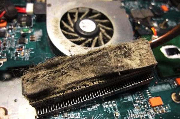 CPC_Service's tweet image. Itt a borzalmas kánikula! &quot;Nagyon melegszik a gépem!&quot;, jelenleg ez az egyik leggyakoribb mondat, mellyel a hozzánk betérők ezekben a hetekben felkeresik a szervizünket. Így mentheti meg a laptopját, számítógépét!

centralpc.hu/aktualis/igy-m…