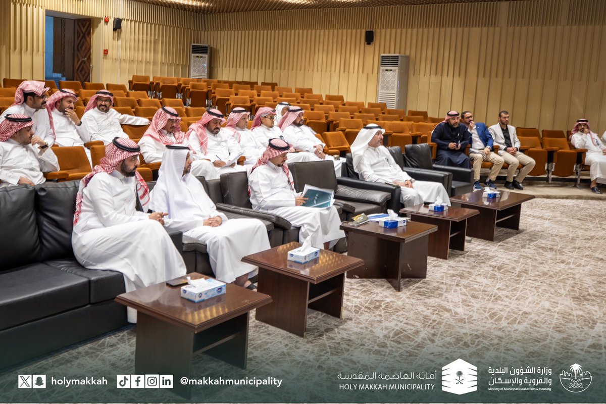 holymakkah's tweet photo. نفذ مكتب إدارة المشاريع
بـ #أمانة_العاصمة_المقدسة ورشة عمل بعنوان "تطبيق البوابة المرحلية الاولى".
(التسجيل والتخطيط الاولي )

تم خلال الورشة التعريف بآلية البوابة المرحلية الجديدة وتوضيح الأدوار والمسؤوليات مع بيان الفوائد من تطبيقها، وذلك بحضور عدد من مديري الإدارات والمهندسين المختصين في المجال.