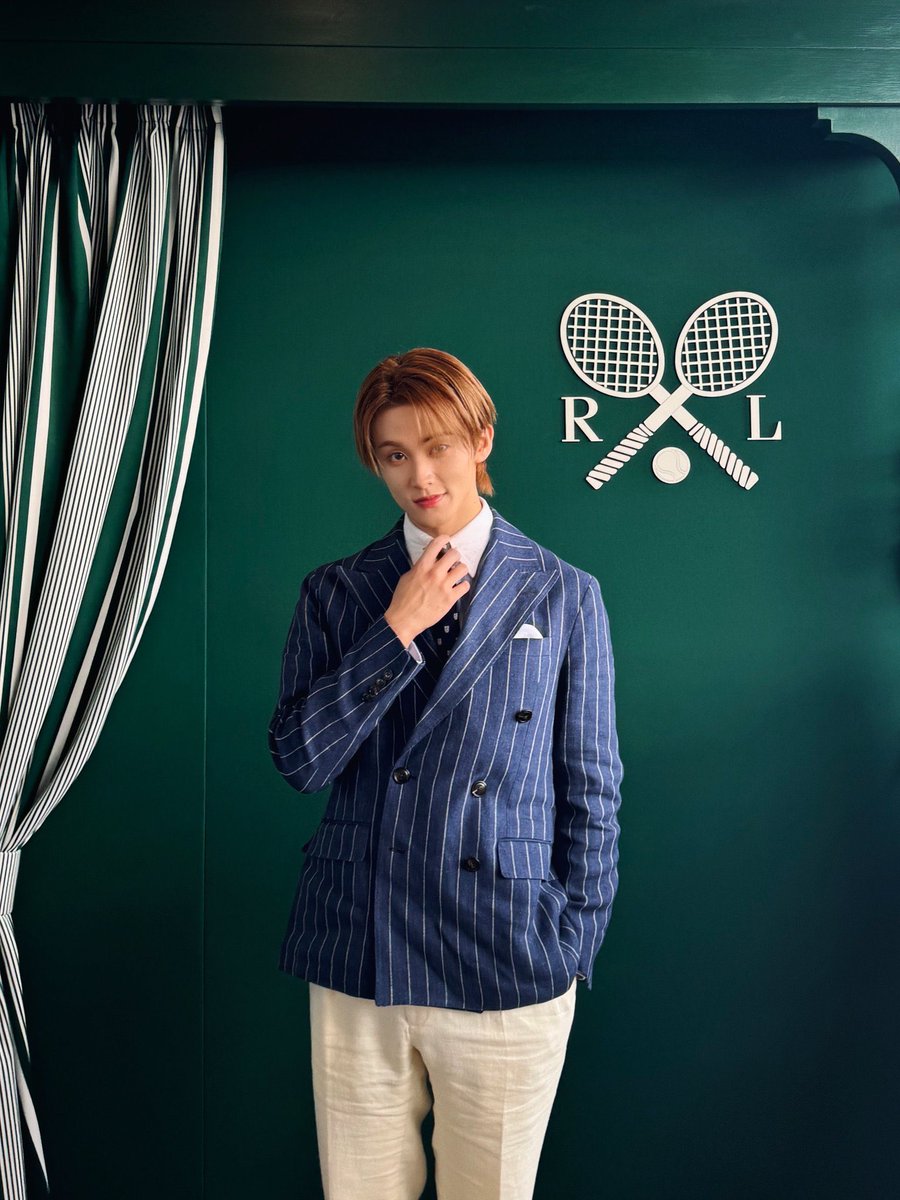 inquirersuper's tweet photo. NCT's Mark is a fine, young gentleman at his appearance in Wimbledon. 

He really suits being a brand ambassador for Polo Ralph Lauren.

📸 @NCTsmtown 

#PoloRalphLauren #Wimbledon  #RLTennis
#NCT #NCT127 #NCTDREAM
#MARKxPoloRalphLauren
#PoloRalphLaurenxMARK https://t.co/B4z1mZWUJZ