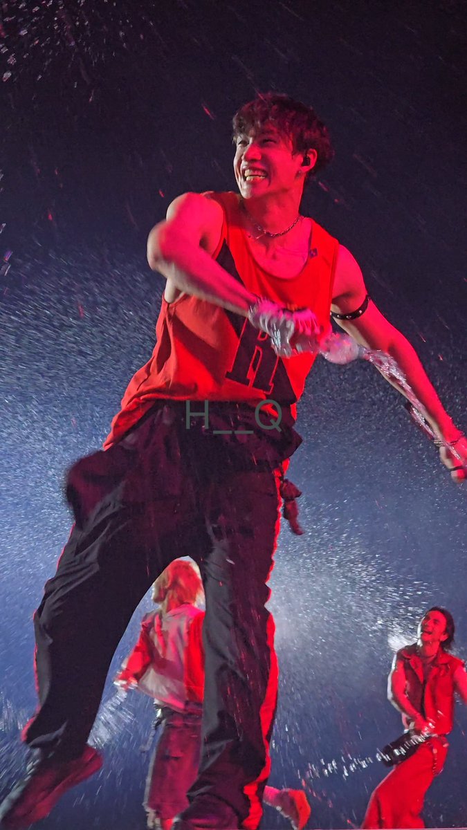 hans__quokka's tweet photo. Chan watering me ✨️  

#skz #stay #IDays2024 #idaysstraykids #straykids #bangchan @Stray_Kids https://t.co/opzEdxqIrU