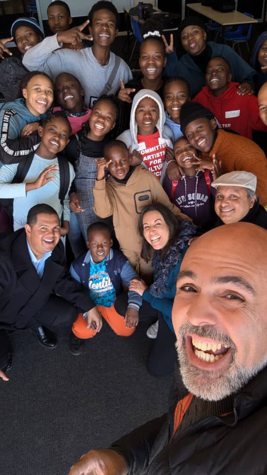 EmbaVESudafrica's tweet photo. Thanks to our friends of #CAFCA whit whom we share beautiful moments in company of @amarantacanta y @Badaracocantor
Great job! South Africa & Venezuela united in culture.
@CancilleriaVE @SportArtsCultur
@elsistema https://t.co/qumNoGlal8