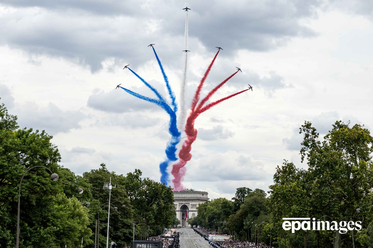 pain_andre's tweet photo. Happy Bastille Day from Paris. Viva la Revolution 📷
#epaimages #14july #bastilleday #andrepain #france #patrouilledefrance https://t.co/Sse9UTBvQb