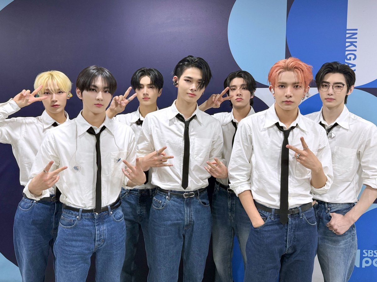 rnsya_'s tweet photo. to kpop group that i stan, thank u for being my most comfortable place to rest when i'm tired of dealing with this cruel world.

hamkke himnaejuseyo. https://t.co/DG3odWH1PI