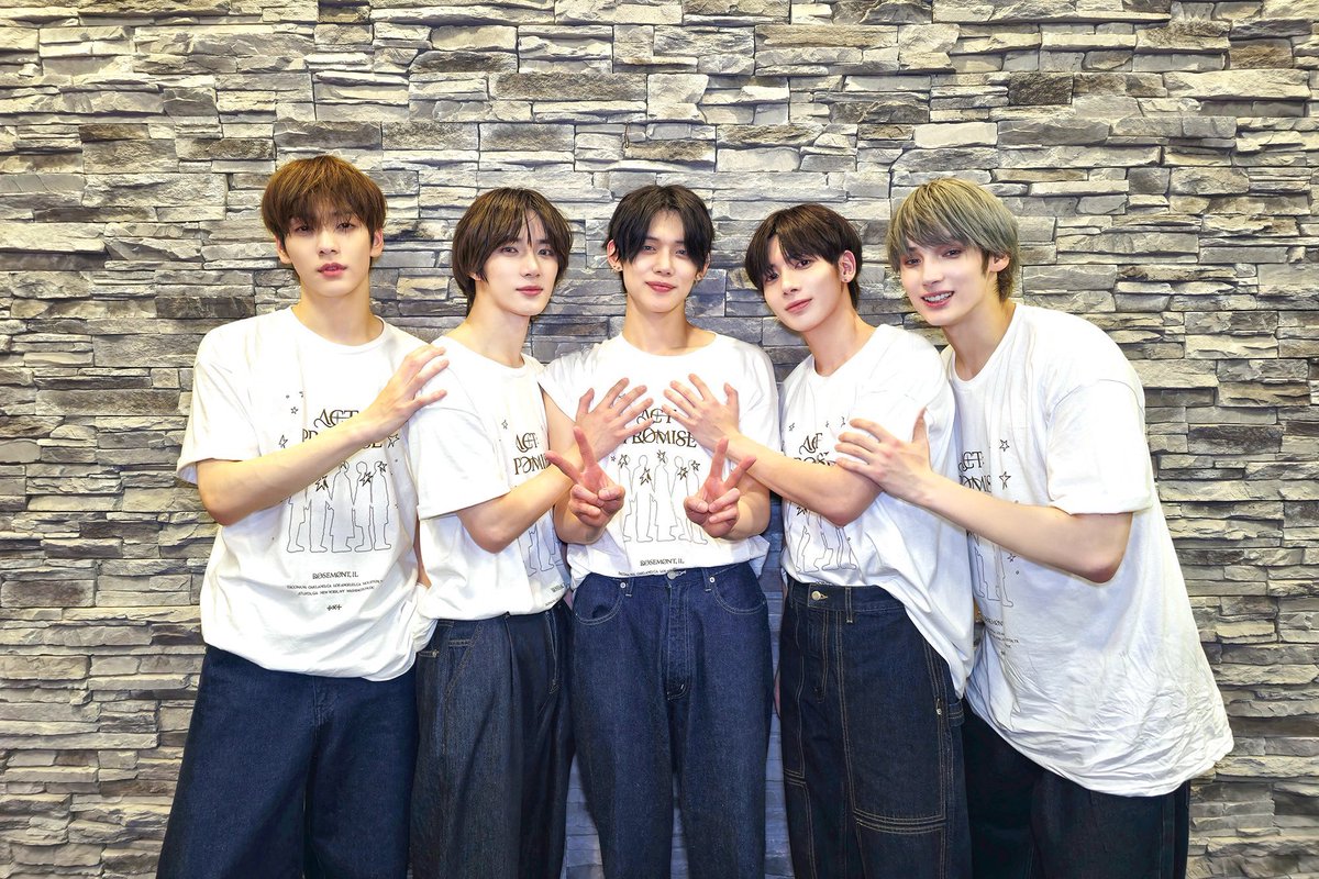 rnsya_'s tweet photo. to kpop group that i stan, thank u for being my most comfortable place to rest when i'm tired of dealing with this cruel world.

hamkke himnaejuseyo. https://t.co/DG3odWH1PI