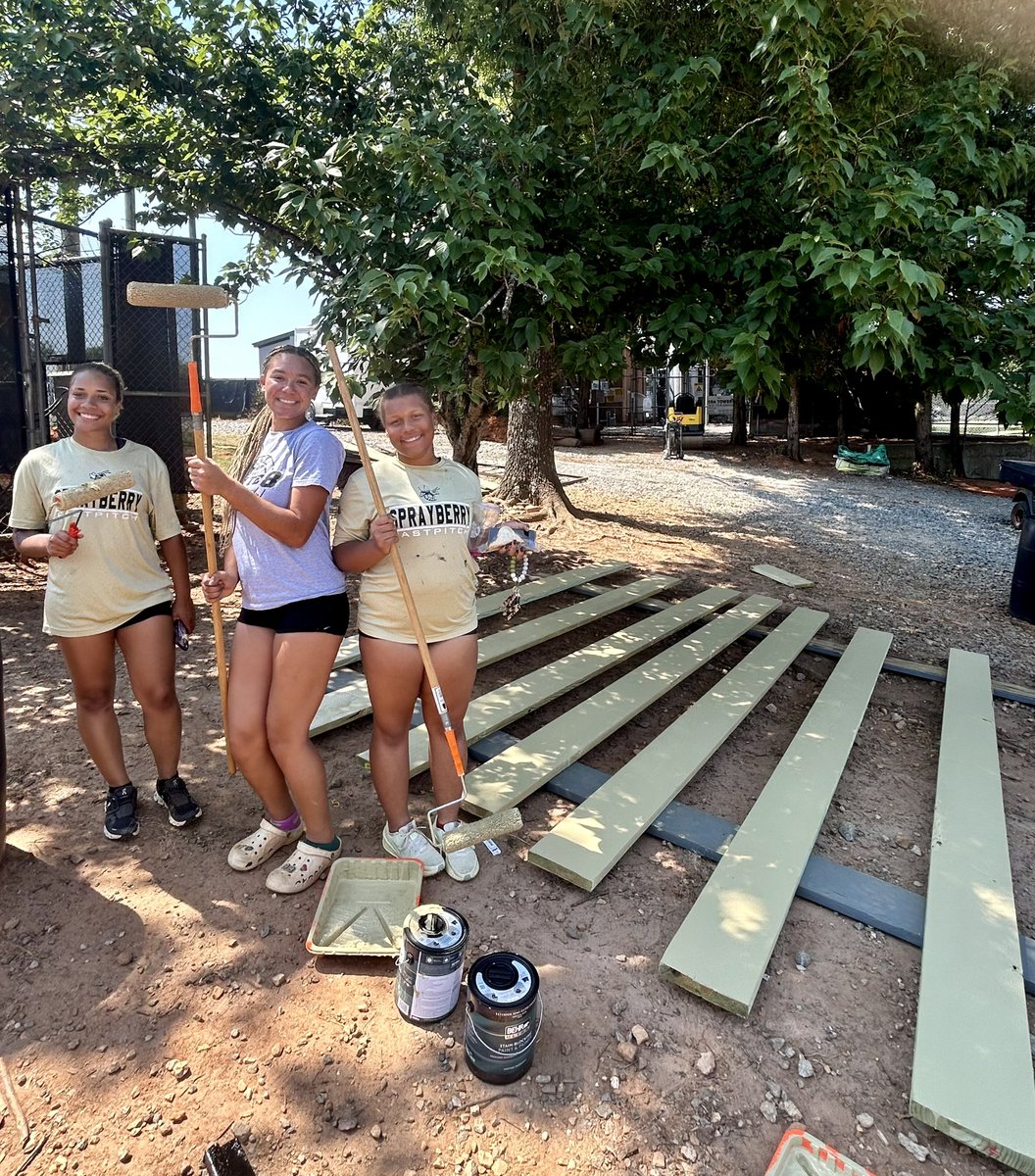 Sprayberry cleanup day with my girls @ShonaBowen2026 <a href="/MaceyBowen08/">Macey Bowen</a>! It’s going to be a GREAT junior year!! 😝<a href="/SHSFastpitch1/">Sprayberry Fastpitch</a> <a href="/SprayberryATH/">Sprayberry Athletics</a>