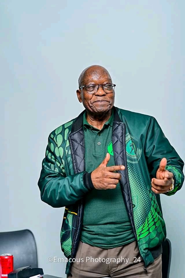 joy_zelda's tweet photo. Retweet if you love Jacob Zuma 💕 💗 💓 

MK Party Another VBS Xoli Sabc 1 Julius Malema VBS Mutual Bank Floyd Shivambu https://t.co/QDwsd2BcRo