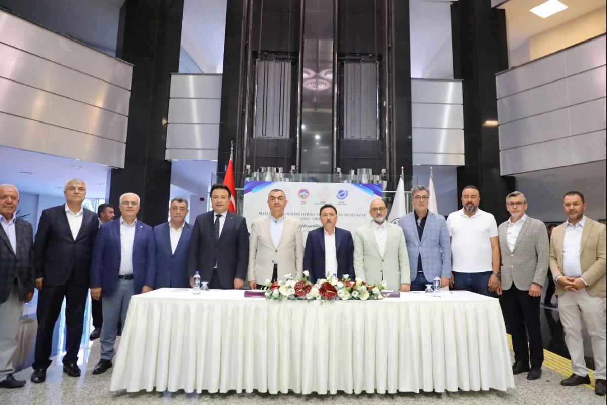 Kayseri’de Mesleki Eğitime <a href="/Kayseriso/">Kayseri Sanayi Odası</a>   ‘dan büyük destek!

İlk üç tercihinde makina metal ve mobilya alanını tercih eden 50 ögrenciye ögrenim hayatları boyunca burs verilecek ayrıca alan farketmeksizin en yüksek puanla meslek lisesine yerlesen 3 ögrenciye burs imkanı!