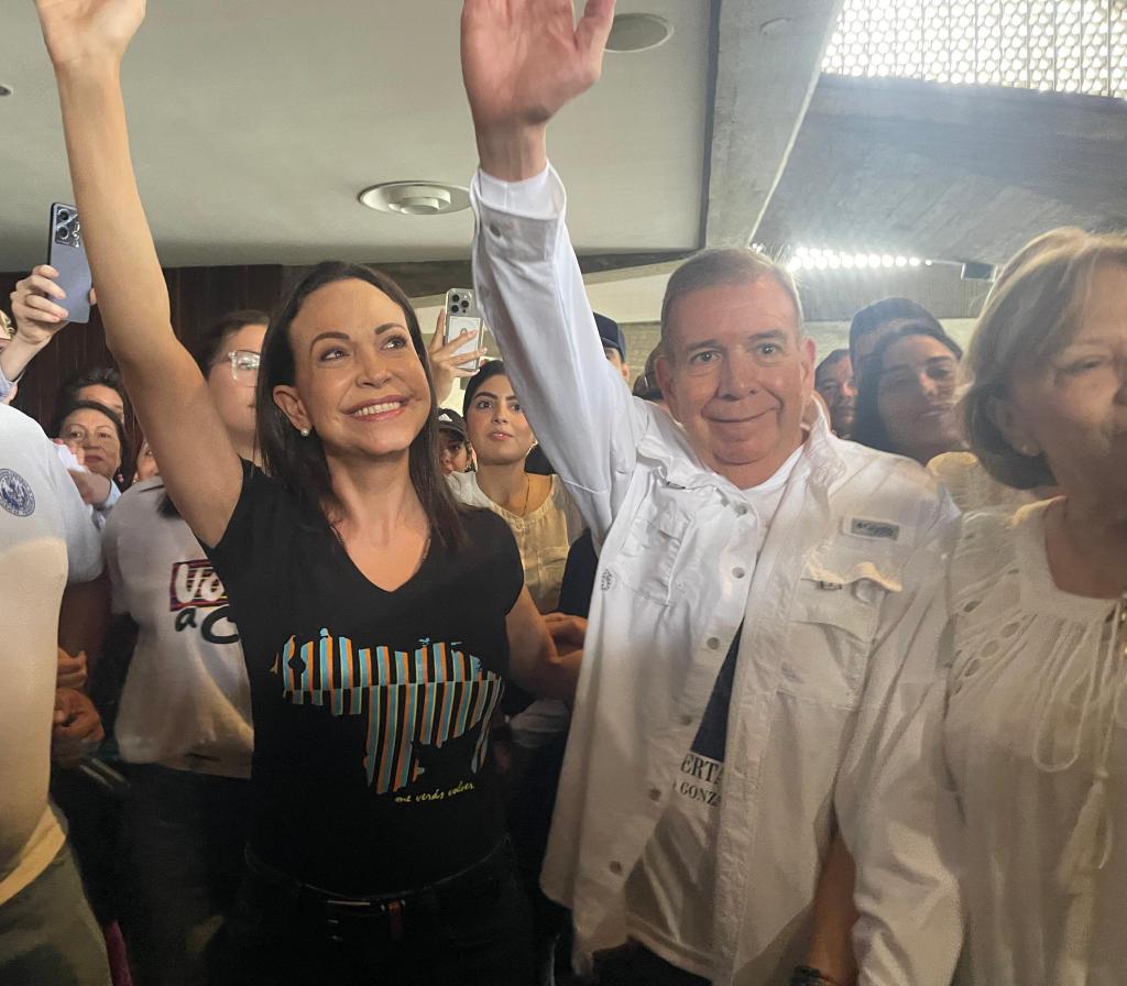 La juventud es luz de esperanza, la misma que hoy vence las sombras desde La UCV. Junto a <a href="/EdmundoGU/">Edmundo González</a>, <a href="/MariaCorinaYA/">María Corina Machado</a> y cientos de jóvenes decididos al cambio, decimos presente por nuestro país y por el futuro de toda la juventud venezolana.