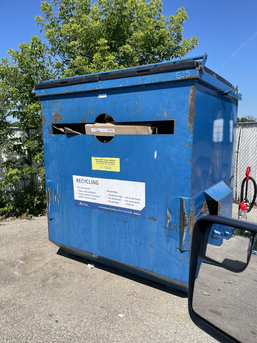 ryaconda's tweet photo. @ScottGillingham this city ♻️ recycling program is a joke. One spot for St James to go to and always overflows. Yes I could drive to an other one but why. There should be more locations across one area then one. Only thing being promoted here is throwing it in the garbage!!! https://t.co/NTcpJjcnC8
