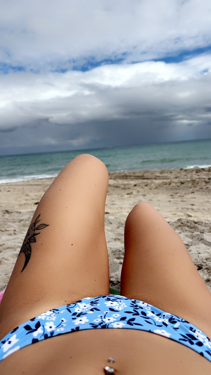 Beach days are giving 10/10🤩
Findom femdom finsub humanATM goddess mistress humiliation humanwallet paypig foot fetish soft soles teen brat