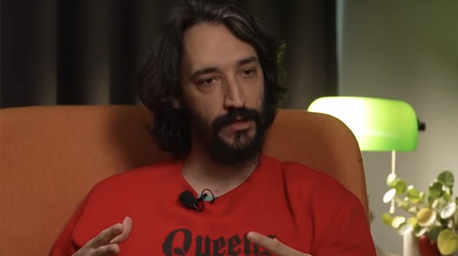 Yunanistan'a taşınan Yönetmen Caner Özyurtlu: 

"Atina'da aylardır sohbet ettiğim telefoncu, kahveci, bakkal vs. hiçbiri daha mesleğimi sormadı. 

Kazandığım paraya göre belirlemedi bana olan tavrını.

İlk defa sadece 'var olduğum' için saygı gördüğüm bir dönem yaşadım."