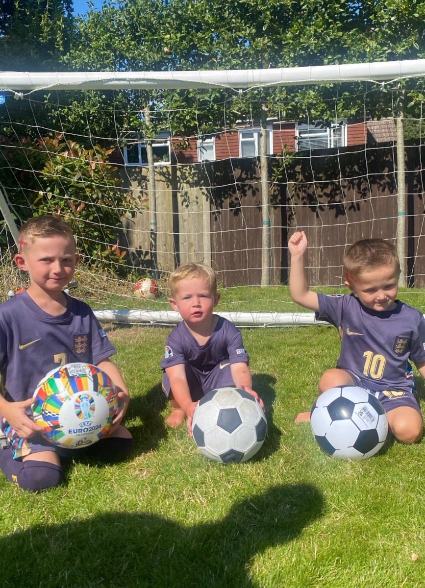 #SSNThreelions Bertie Dougie and Eddie