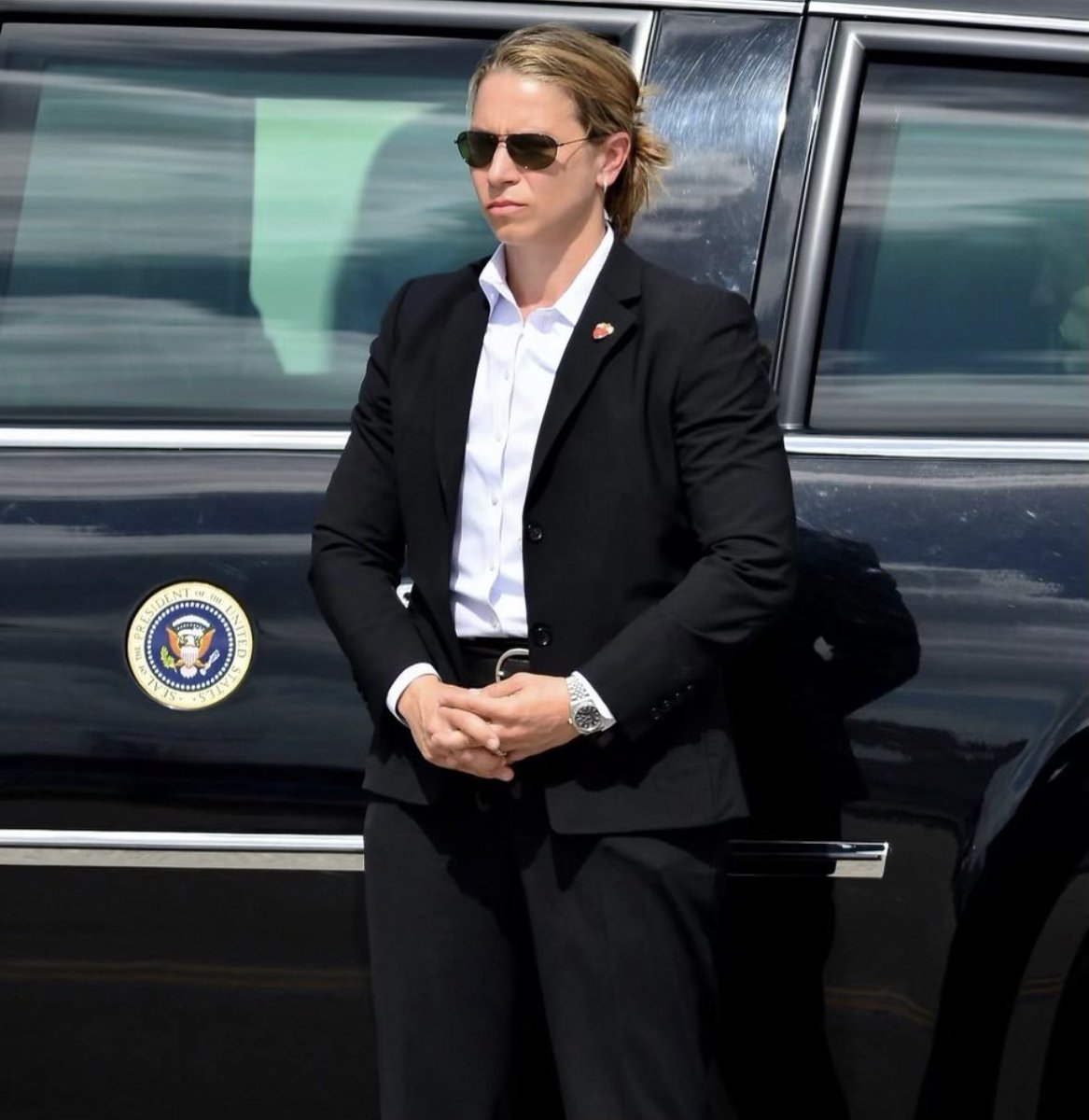 To guard a silly BAR or NIGHTCLUB-you see the Biggest, Baddest Dudes.  But to Guard a PRESIDENT……