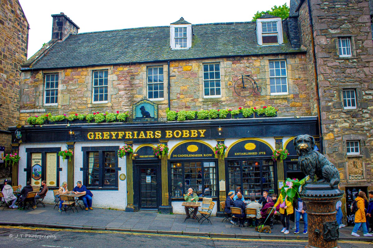 jt__photography's tweet photo. The famous Greyfriars Bobby pub in Edinburgh town centre 🍻
#greyfriarsbobby #edinburgh #visitedinburgh #cityofedinburghcouncil #edinburghlive #scotland #visitscotland #scottishbanner #scottishfield #thescotsmagazine #scotlandisnow #jtphotography https://t.co/NPLs5wnDf7