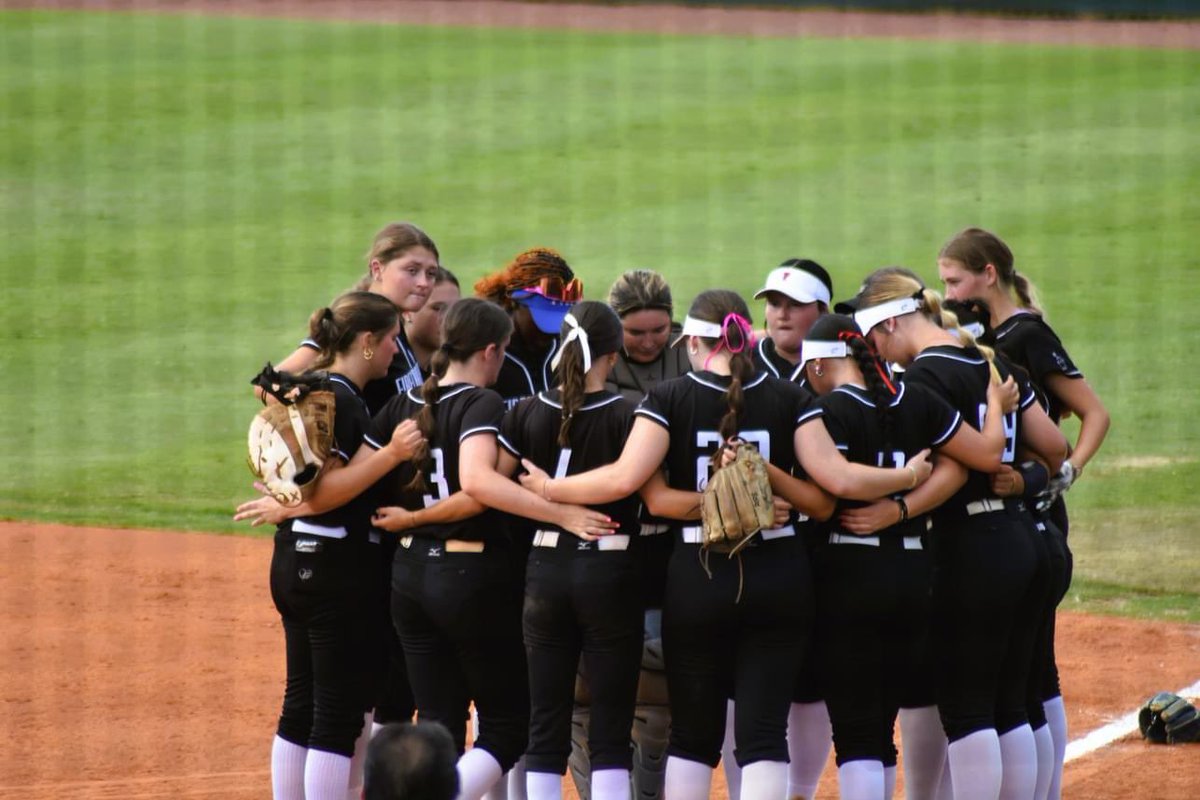 Pictures from Fridays game! My travel team played the Chinese Taipei National team. This was such a cool experience! Now we are headed up to Virginia for USA Nationals! GO FC 🧨🧨🩷🩷