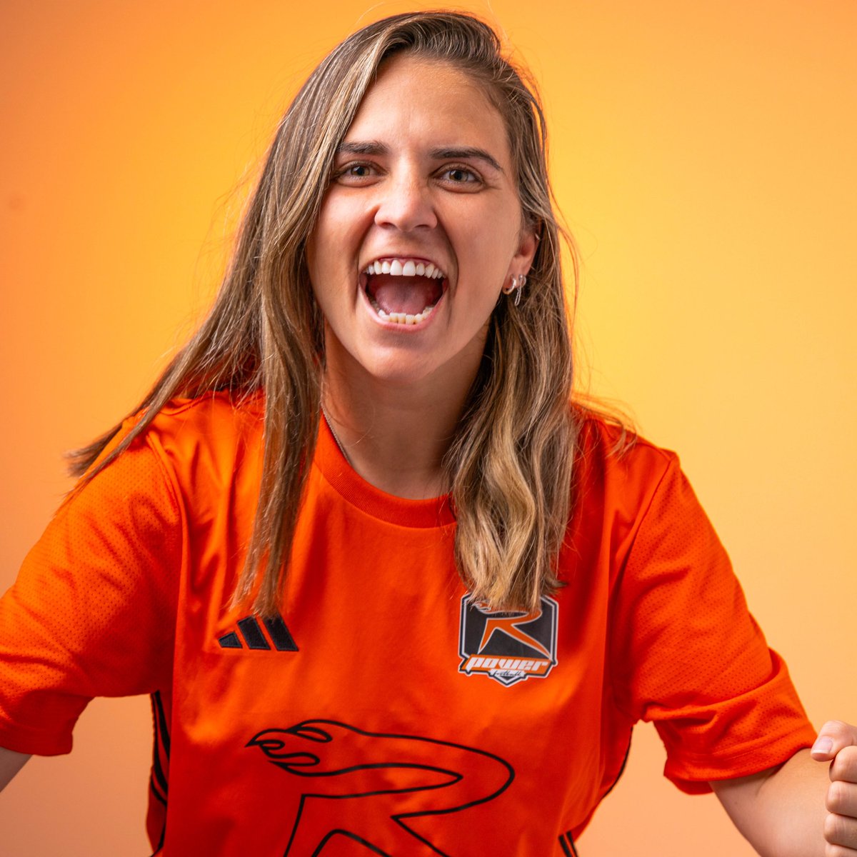 racingpower_fc's tweet photo. ✍🏼 Renovação 

Catarina Realista continua de 🟠⚫️! 

 #raçaquererunião #orangeisthenewflame
#federacaoportuguesadefutebol #futebolfeminino #RacingPowerFC #adidas #desportiva https://t.co/wsqWKqiiHk