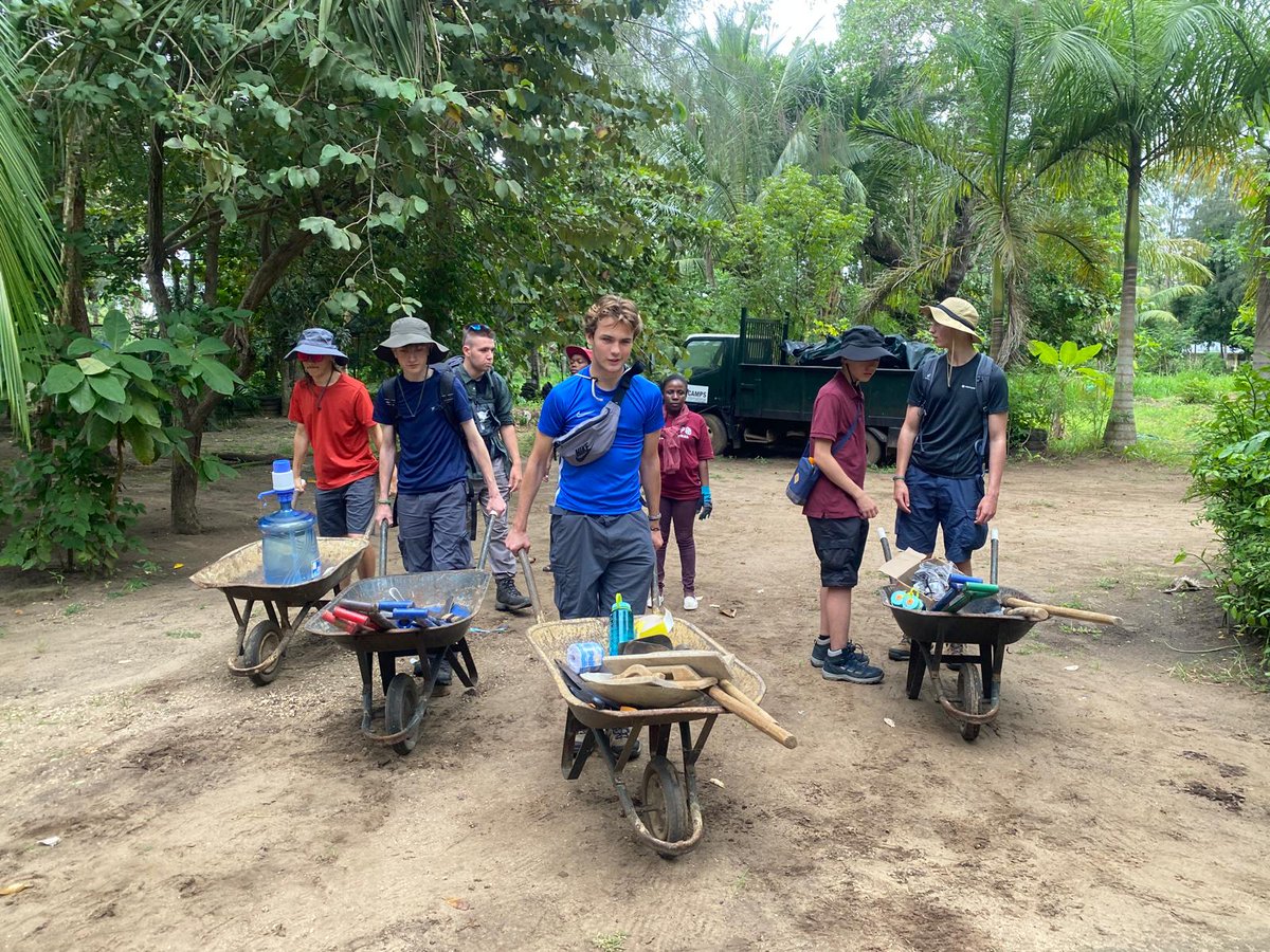 campkenya's tweet photo. #TeamKasa have arrived in Kenya! 🇰🇪 They have been working hard in #CampMuhaka on their first project day, working on building Mama's house in the local community 🌟 They all worked exceptionally hard and pulled together to get the work done. Well done team! 🙌🏼 @campsint https://t.co/Elo6XtZA8B