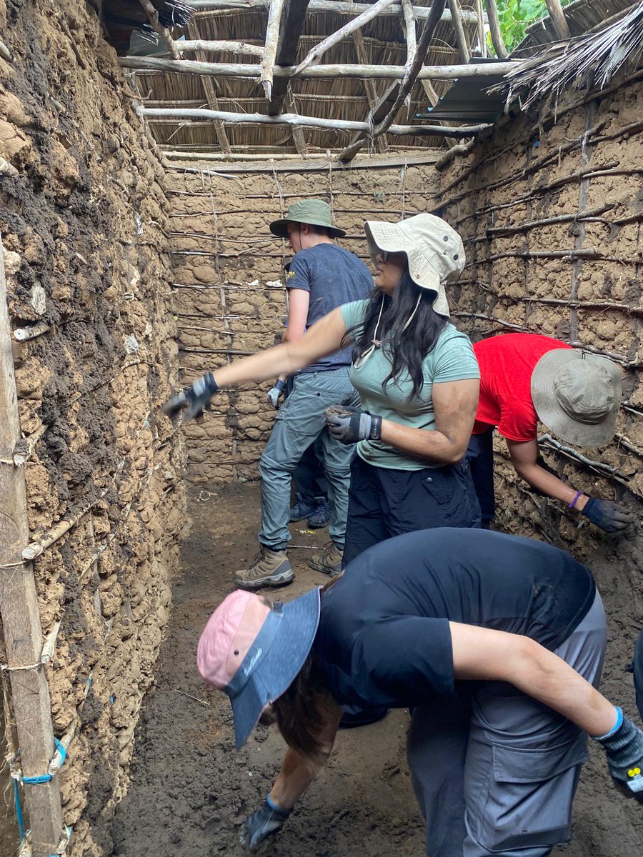 campkenya's tweet photo. #TeamKasa have arrived in Kenya! 🇰🇪 They have been working hard in #CampMuhaka on their first project day, working on building Mama's house in the local community 🌟 They all worked exceptionally hard and pulled together to get the work done. Well done team! 🙌🏼 @campsint https://t.co/Elo6XtZA8B