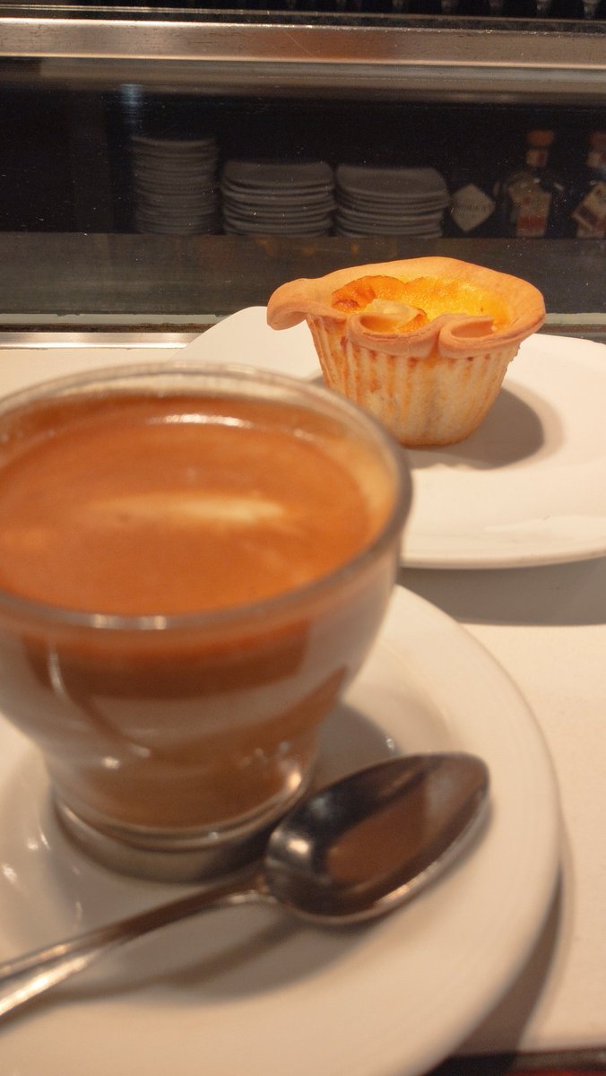 nereachocolate's tweet photo. Exhausta pero le doy a la tecla de Twitter/X. Me engancha. Cositas ricas de #VitoriaGasteiz Quesos de Izoria🐑, marmitako🐟de mi madrina y pastelito de arroz del #Saburdi Ayer y hoy. Hay que experimentar el cansancio para ponerse en el lugar de personas que conviven con él. https://t.co/Scj6aUhT8K