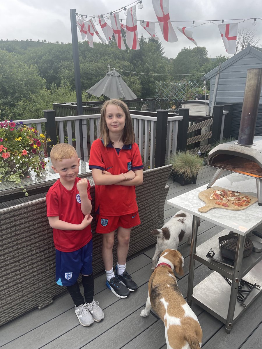 andymc444's tweet photo. Amelia &amp; Charlie #SSNThreelions https://t.co/Jbew35HuUs