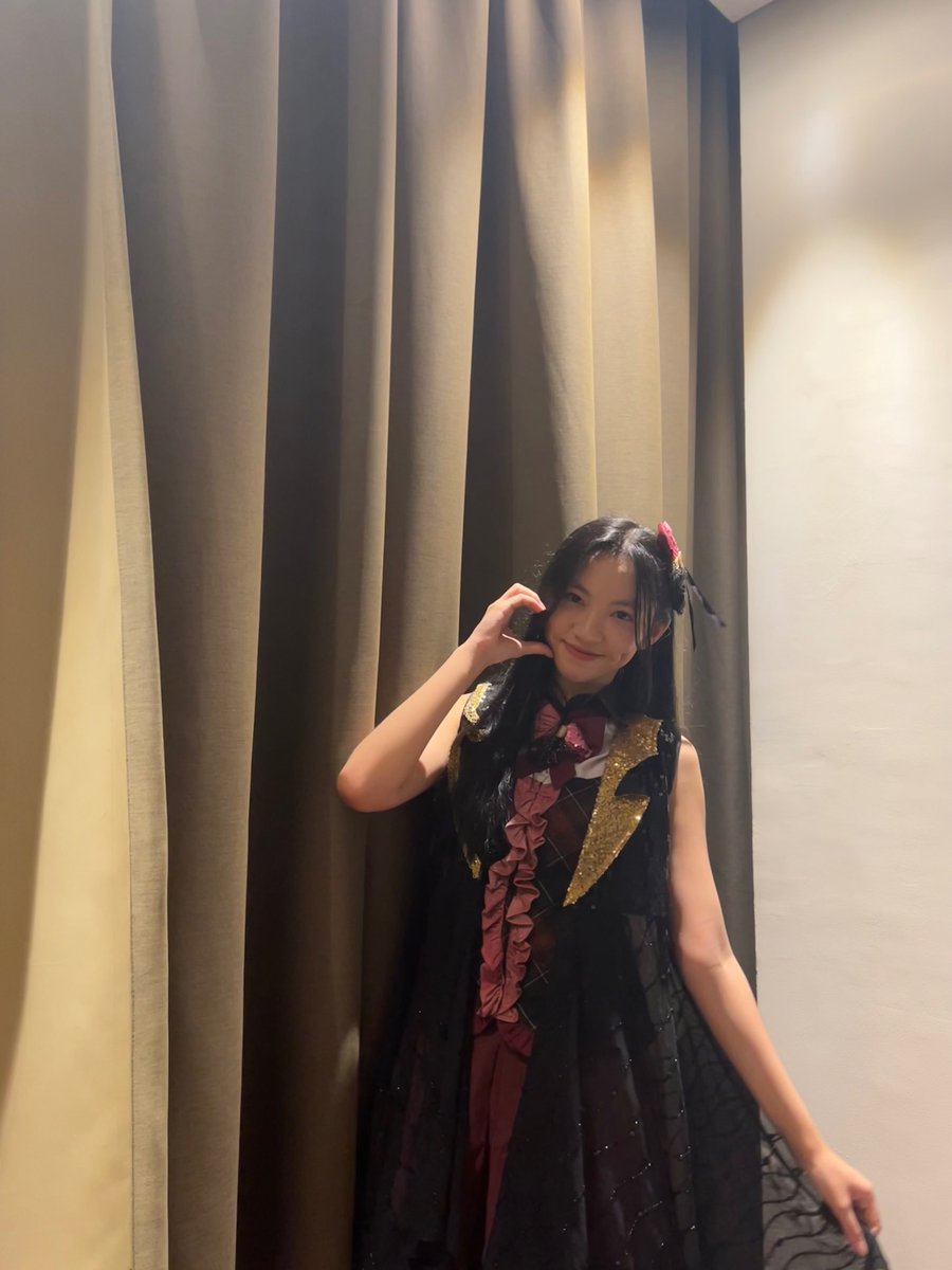 Aralie_JKT48's tweet photo. TERIMA KASIH FLAME FEST &amp; PURWOKERTO, ini kali keduanya aku offair 🥹 senang sekali bisa bertemu kakak kakak disiniii 🤩 sangat seru juga dengan antusias selama offair berlangsung, semoga di lain kesempatan aku bisa menampilkan yang lebih baik lagi yyaa 💗 
foto lain menyusul 🫠 https://t.co/lKRCFiG3KZ