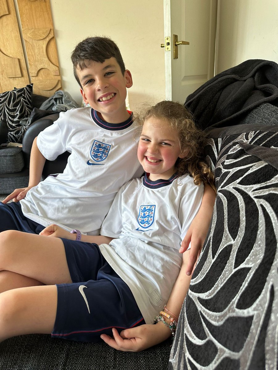 ChrisAstley2's tweet photo. Ready to bring it home #SSNThreeLions  Tyler &amp;  Ellie-Mae https://t.co/HkvKgLVlZ0