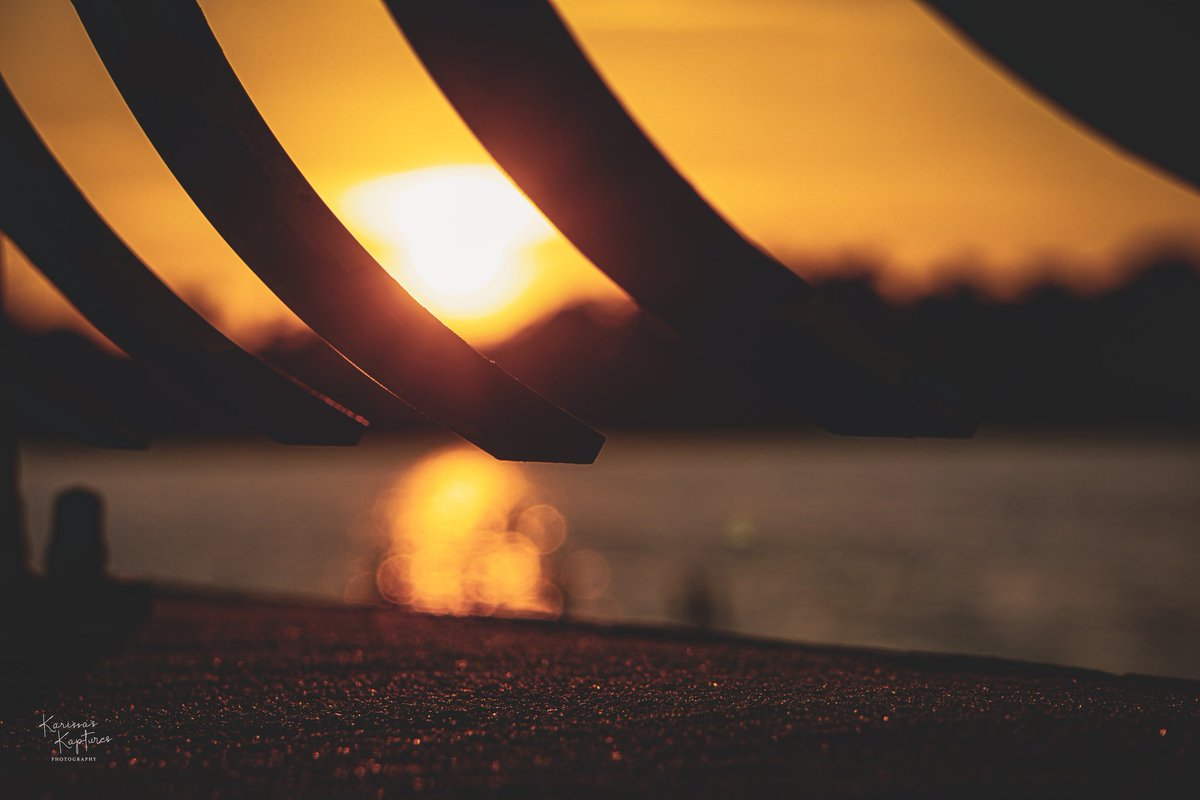 KarissasKapture's tweet photo. A little abstract art on a Sunday!  🌅 

#KarissasKaptures #Sunset #SunsetPhotography #KeyportNJ #jerseybestcreators #JerseyShorePhotography #LandscapePhotography #abstract #abstractart    #newjerseysunsetskies #gardenstateskies #Sonya6000 #SonyAlpha #SonyCamera #SonyPhotography https://t.co/5LJkmnabDN