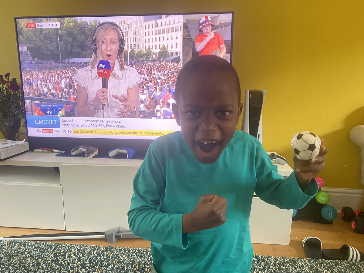 shalomten's tweet photo. Josh says come on England!!!!!! 🏴󠁧󠁢󠁥󠁮󠁧󠁿🏴󠁧󠁢󠁥󠁮󠁧󠁿🏴󠁧󠁢󠁥󠁮󠁧󠁿 #SNNThreeLions https://t.co/2MQcZytz9b