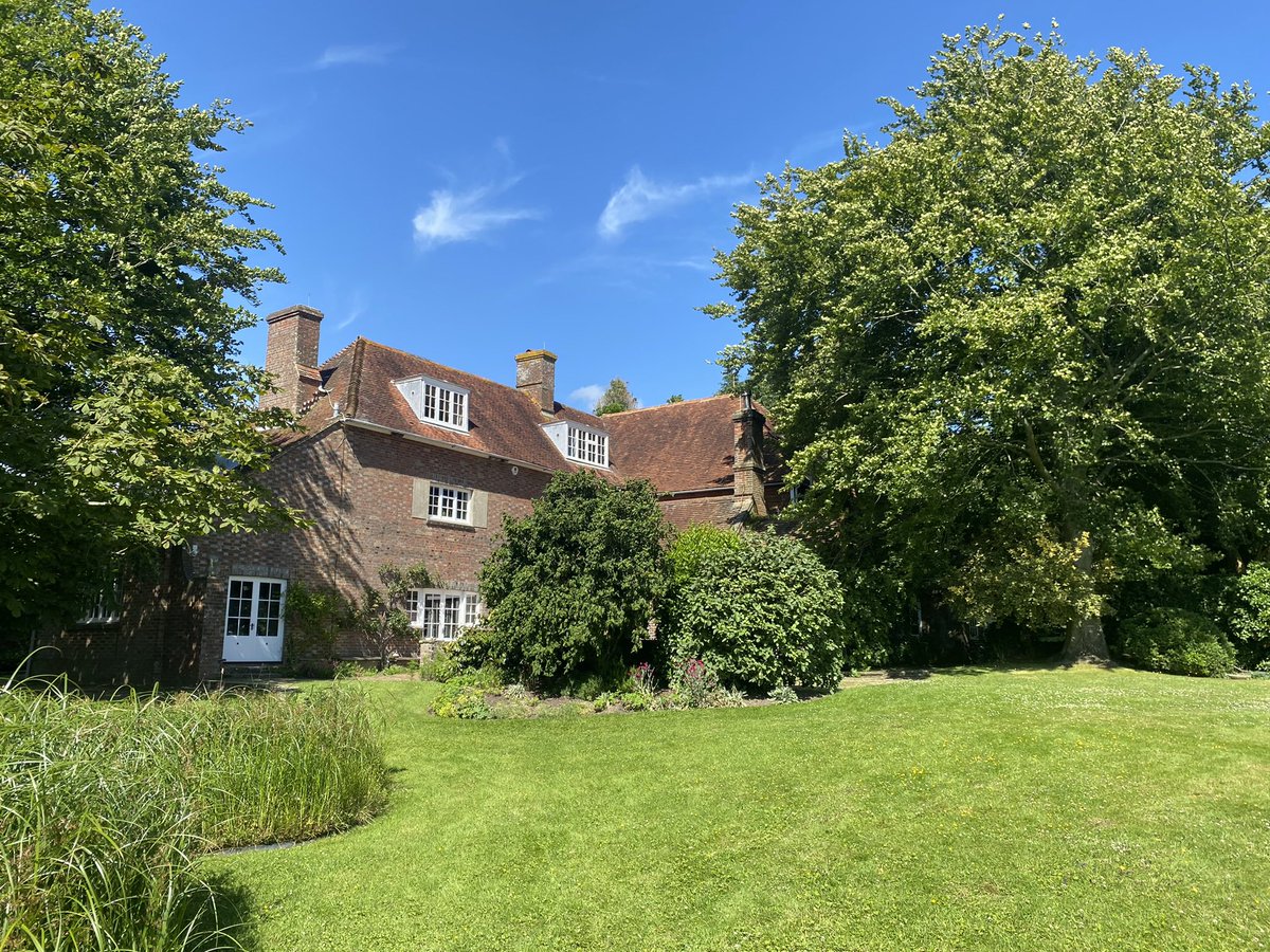 rosfromhackney's tweet photo. A visit to @FarleysHG last week for a house tour. Gorgeous weather to explore the #sculptures in the garden too. #farleyshouse #farleysgallery #leemiller #rolandpenrose #photography #art #artists #muddlesgreen #chiddingly #sussex https://t.co/i3hLzQKtWc