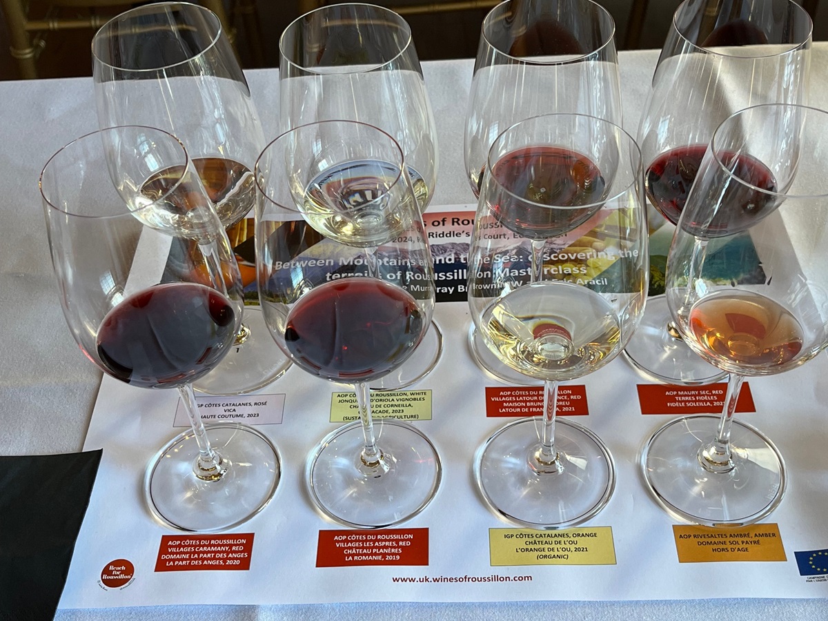 rosemurraybrown's tweet photo. Roussillon renaissance - a dynamic region which has switched from sweet wine production to exciting new white & red vin secs:
https://t.co/e2TQUBmabF
#roussillon #wine #vindouxnaturel #vinsec https://t.co/pTnoB3tZcw