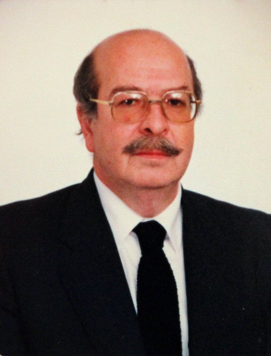nasuhmahruki's tweet photo. Barlas ve Bilge'nin büyükbabası, babam Cafer Cem Mahruki dün akşam, 81 yaş 7.5 aylık dolu dolu ve istediği gibi bir yaşamın ardından, arkasında kendisine büyük sevgi, saygı ve muhabbet duymuş sayısız insan, sayısız dost ve güzel anılar, unutulmaz yaşanmışlıklar bırakarak hayata gözlerini yumdu.

Cenazesi yarın, 15 Temmuz Pazartesi akşamı ikindi namazından sonra Zincirlikuyu Camii'nden kaldırılacak ve Zincirlikuyu Mezarlığındaki aile kabristanında toprağa verilecektir.

Acımızı paylaşmak için arayan, soran, mesaj atan, duygularını dile getiren tüm dostlara teşekkür ederiz.