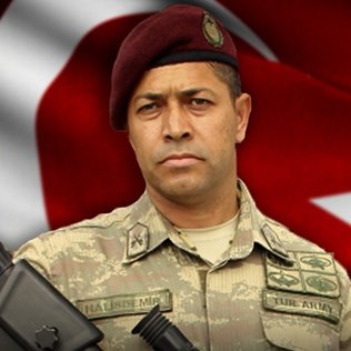 Centilmenhunter's tweet photo. Sevdiklerini özleyerek içi yananların yüreklerine serin sular serp Allah’ım. Dönüşü yoksa sabrını ver,dönüşü varsa tez kavuştur. İnsanları iki şey eşitler,ölüm ve derin acı. Bu ikisini tadanlar için dört mevsim hep aynıdır. #ŞehitAstsubayÖmerHalisdemir
#VatanUğrunaTarihYazdı https://t.co/GDr8vMG4y3