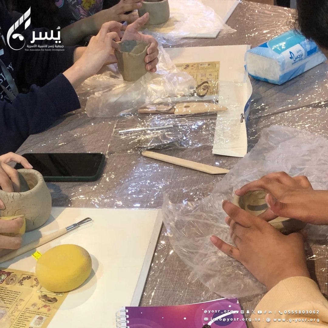 yosr_org's tweet photo. 📸| #توثيق 

بعض أعمال الطّالبات في اليوم الأوّل من ورشة "فن التّشكيل على الفخار" ✨

ضمن سلسلة لقاءات البرنامج الصّيفي نادي #بيادر للفتيات، بدعم من #أوقاف_الضحيان
  
🎙️تقديم: أ. غدير بنت خالد أبو نار

#جمعية_يسر_للتنمية_الأسرية https://t.co/KwOWd99ERQ