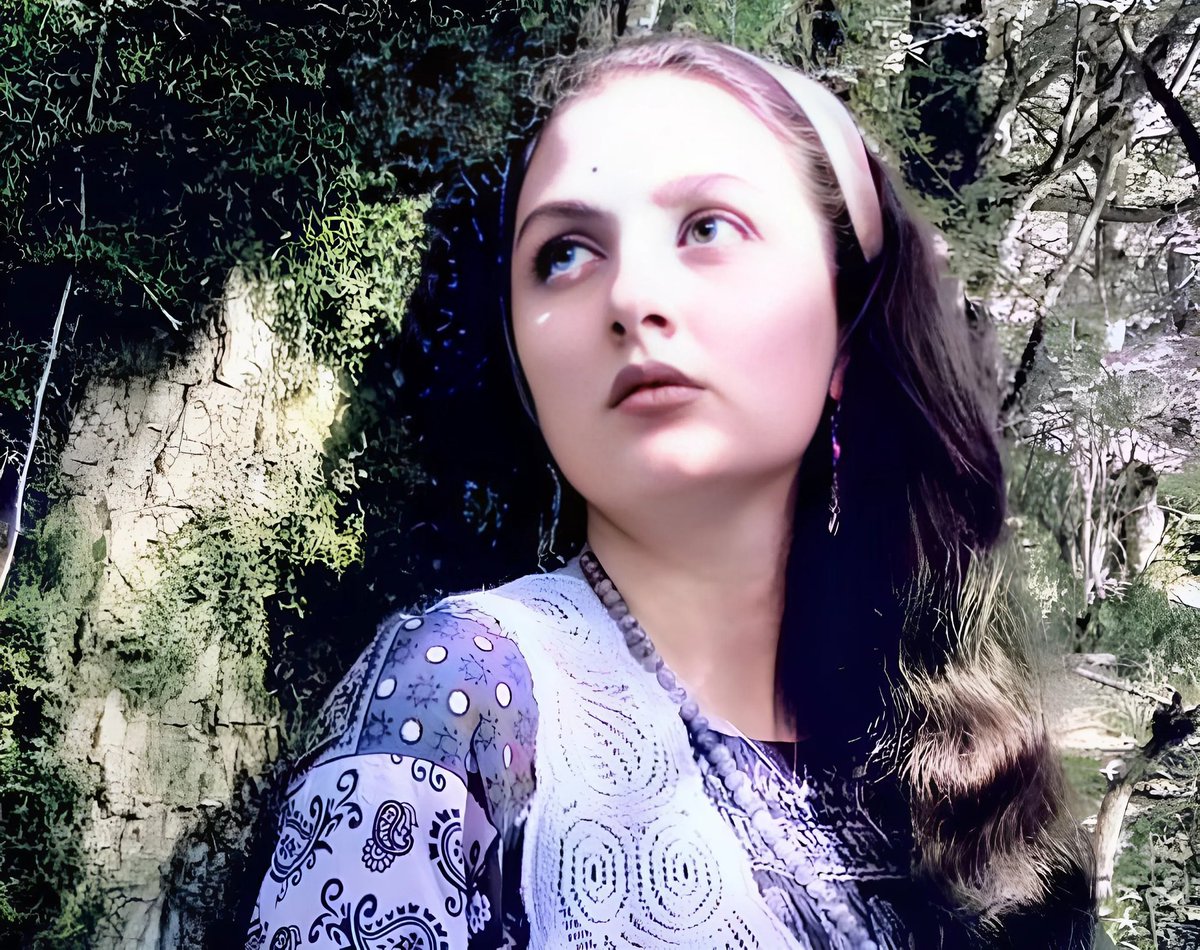 XLOG4RX's tweet image. زنی که مرحم زخم های مجروحان انقلابی بود؛ تولد آسمونیت مبارک خانم دکتر #آیدا_رستمی...