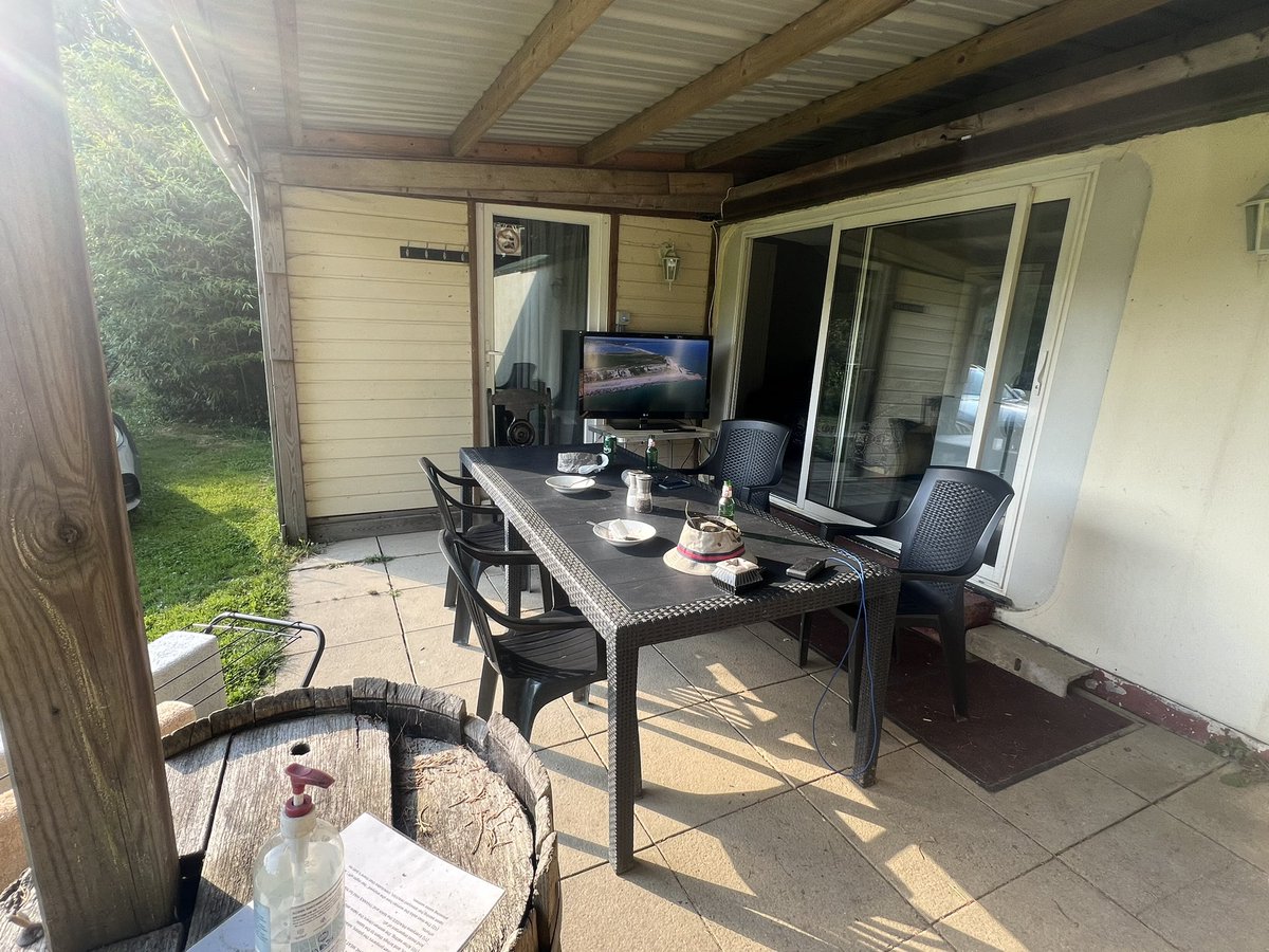 CHEESETITS2011's tweet photo. Lake owner is coming down for the footie so brought the TV out from inside our “Gaff”, he says leave me rods out if I got a receiver, which I have….
How the fuck am i supposed to get over there pissed if them reels smoke🥺😬🥺
#Splosh 😏
#NotHappeningMate
#ReelIn 😏 https://t.co/SEKD1h0hLl