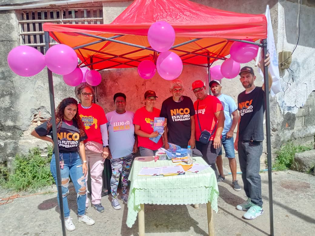 #GuarenasPSUV revisando cada detalle del 1X10 camino a la gran victoria del #28Jul #VenezuelaUnidaAvanza respaldando a nuestro Gallo 🐓 pinto 💯 #MaquinariaPerfecta <a href="/NicolasMaduro/">Nicolás Maduro</a> <a href="/PartidoPSUV/">PSUV</a> <a href="/PsuvMirandaVE/">Psuv Miranda</a> <a href="/dcabellor/">Diosdado Cabello R</a> <a href="/HectoRodriguez/">Héctor Rodríguez C.</a> <a href="/jorgerpsuv/">Jorge Rodríguez</a> <a href="/pinfantea/">Pedro Infante A.</a>