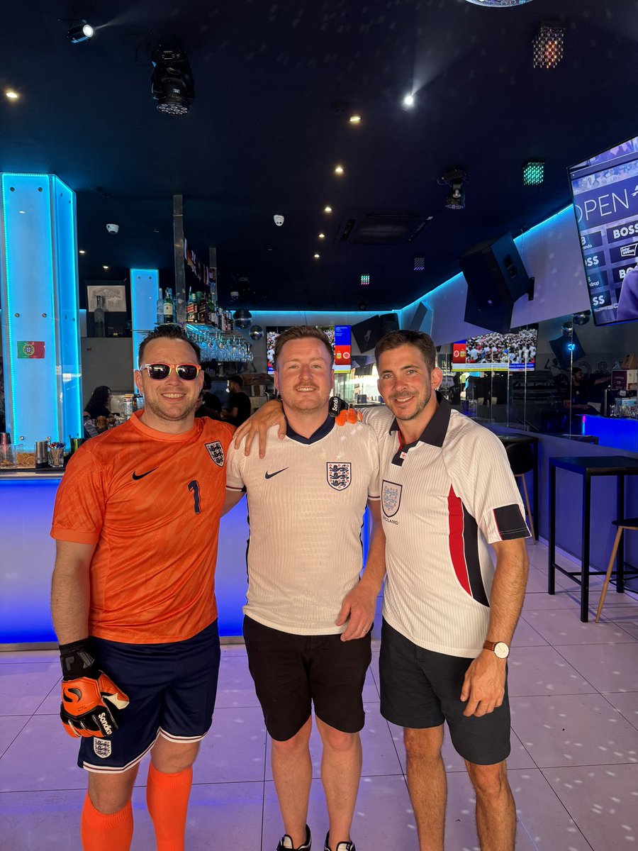 giddy90's tweet photo. @reevey92 #SSNThreeLions https://t.co/Fw24HgD3Hb