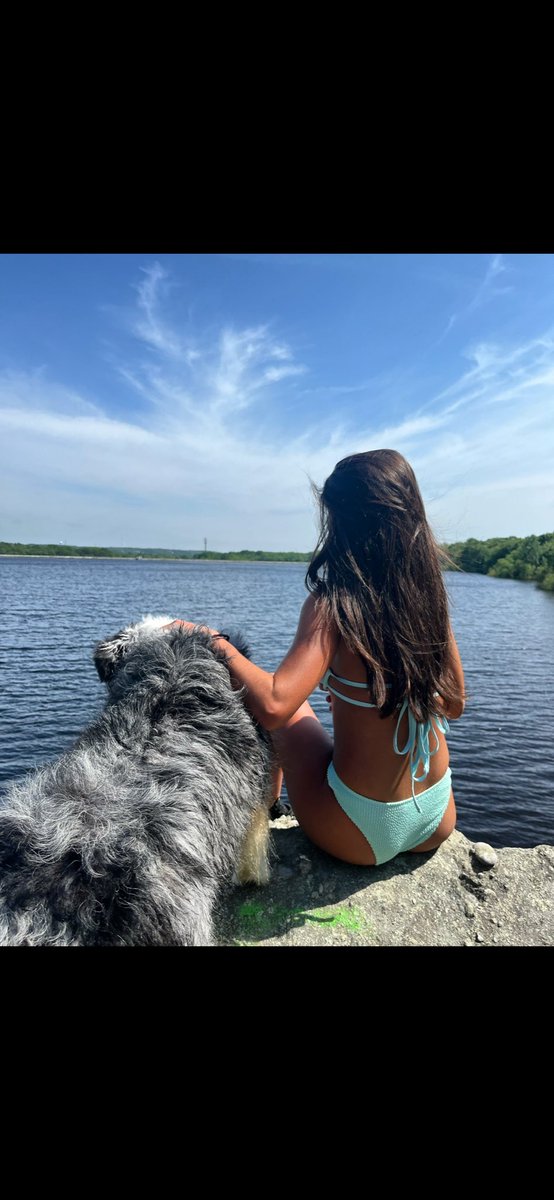NicoleFox1392's tweet photo. A girl her dog, the sun, the water https://t.co/Mer9qahUbu